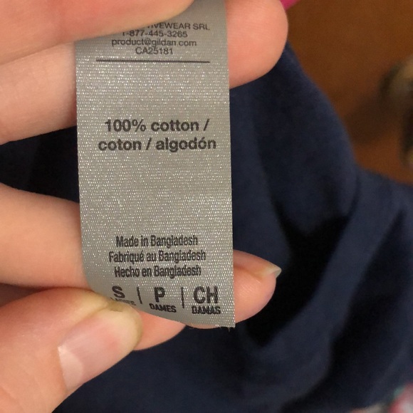 Navy blue gildan tshirt - Picture 4 of 4